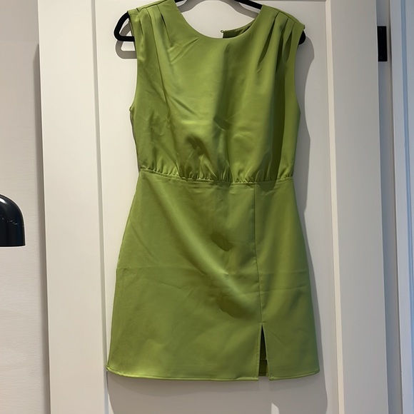 Green mini dress - Picture 4 of 4